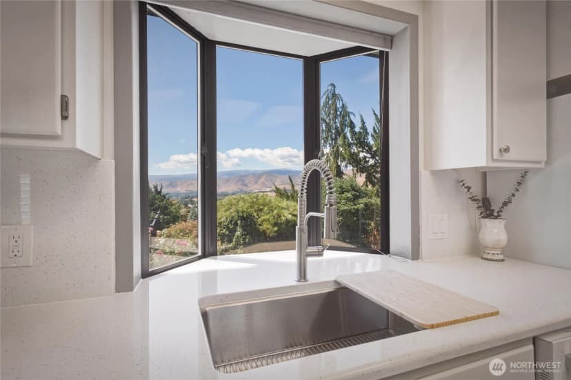 Property photo for 330 Sunnyslope Heights, Wenatchee photo 14