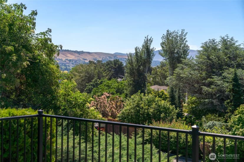 Property photo for 330 Sunnyslope Heights, Wenatchee photo 24