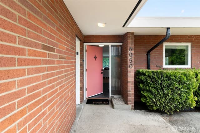 Property photo for 6050 43rd Avenue Ne, Seattle photo 2