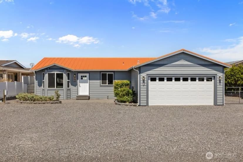 Property photo for 225 Atterberry Drive Sw, Mattawa