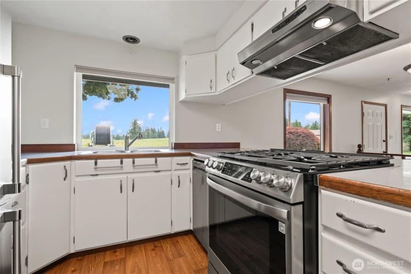 Property photo for 1724 Haveman Road, Lynden photo 9