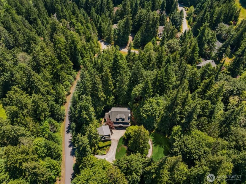Property photo for 8363 Ne Sumanee Place, Bainbridge Island photo 2