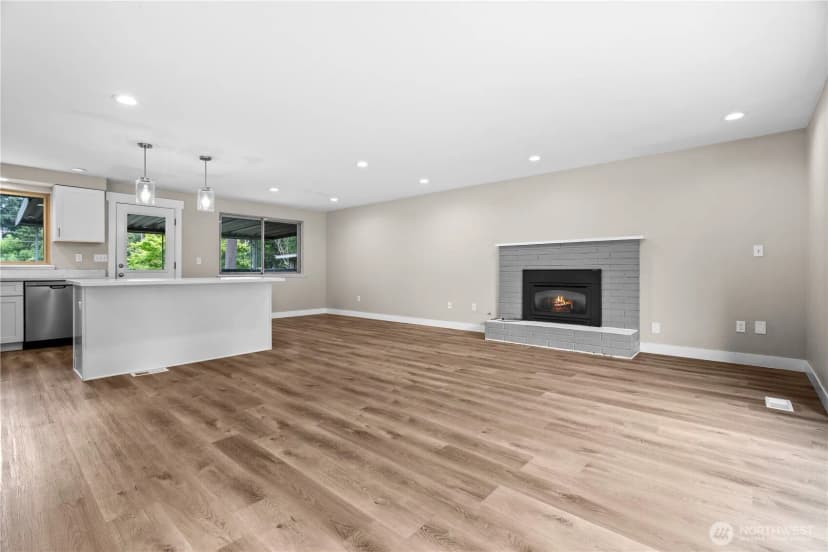 Property photo for 7507 66th Avenue W, Lakewood photo 7