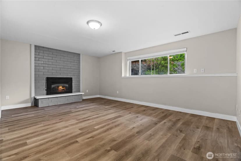 Property photo for 7507 66th Avenue W, Lakewood photo 22