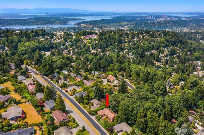 Property photo for 14724 Se 49th Street, Bellevue photo 2