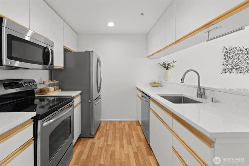 Property photo for 2600 2nd Avenue #302, Seattle photo 5