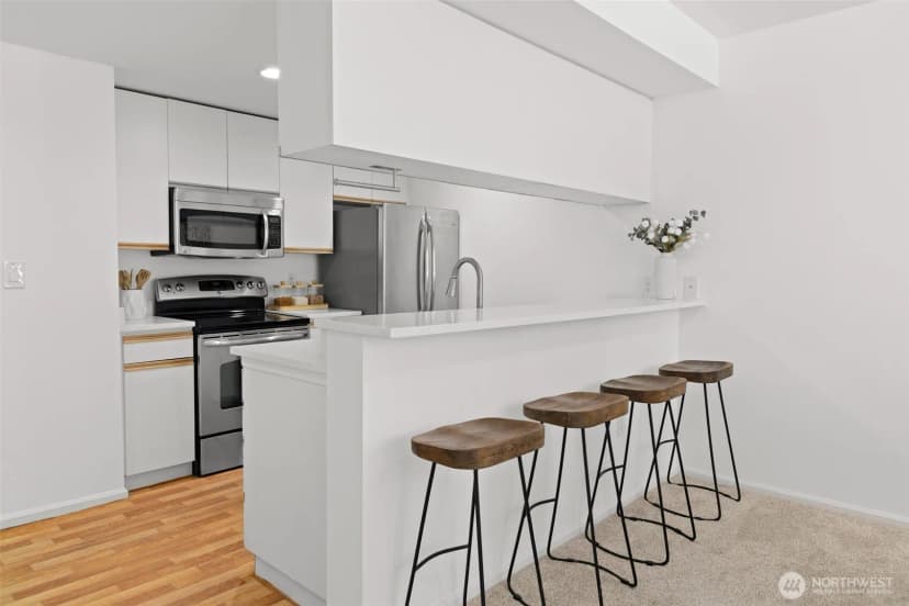 Property photo for 2600 2nd Avenue #302, Seattle photo 4