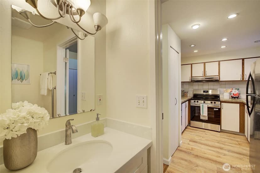 Property photo for 662 156th Avenue Ne, Bellevue photo 31