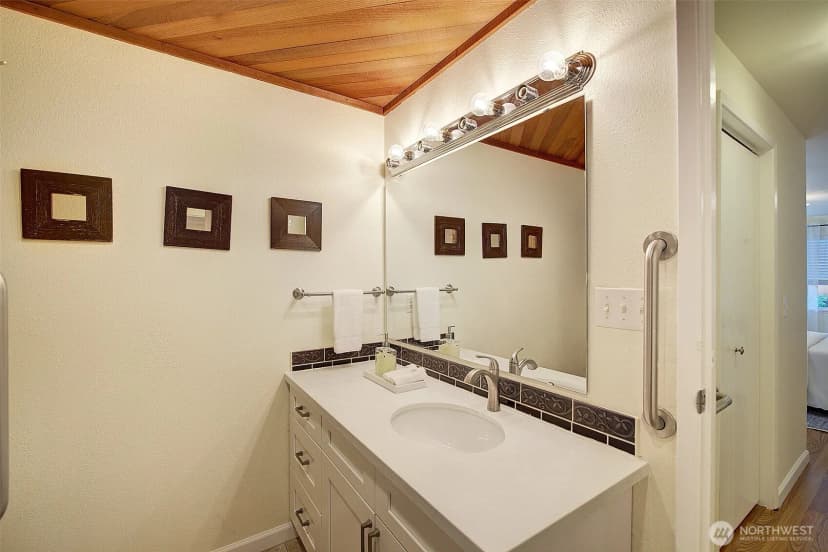 Property photo for 662 156th Avenue Ne, Bellevue photo 15