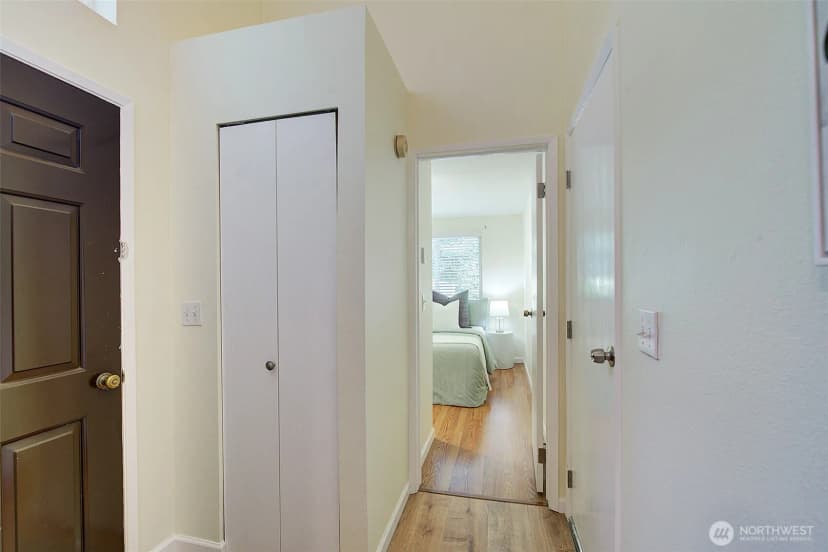 Property photo for 662 156th Avenue Ne, Bellevue photo 16