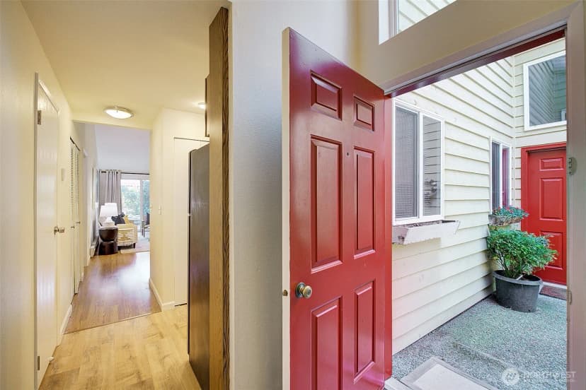 Property photo for 662 156th Avenue Ne, Bellevue photo 4