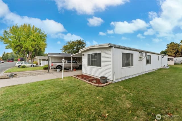 Property photo for 1031 Se Scenic View Drive, College Place photo 3