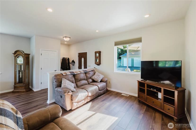 Property photo for 235 Nw Bunker Hill Ln W, Bremerton photo 6