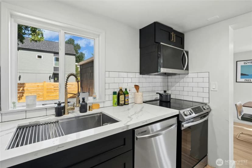 Property photo for 9520 2nd Avenue Nw, Seattle photo 10