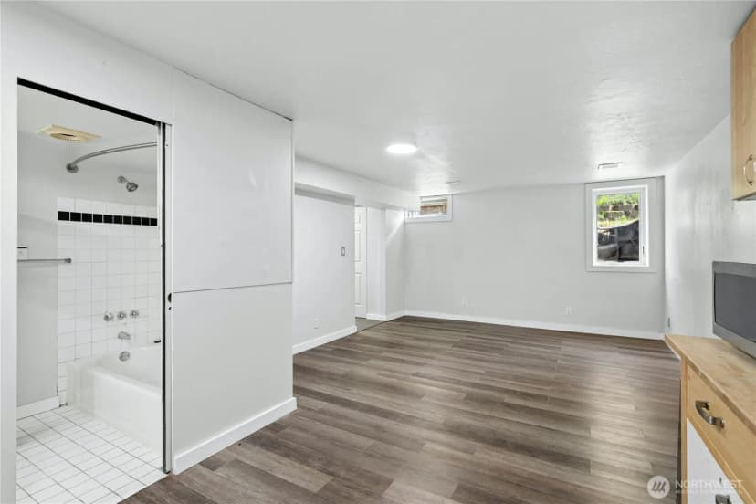 Property photo for 9520 2nd Avenue Nw, Seattle photo 18