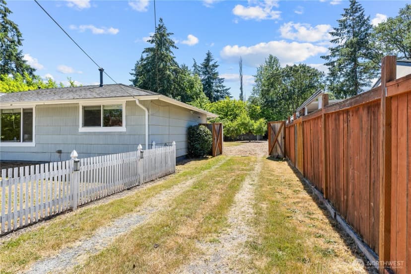 Property photo for 11510 Military Road Sw, Lakewood photo 19