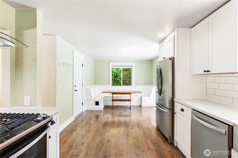 Property photo for 11510 Military Road Sw, Lakewood photo 9