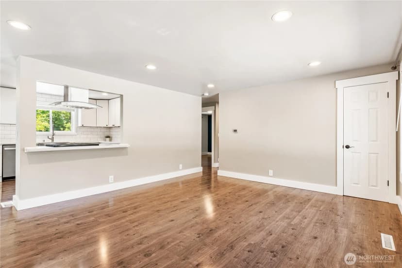 Property photo for 11510 Military Road Sw, Lakewood photo 4