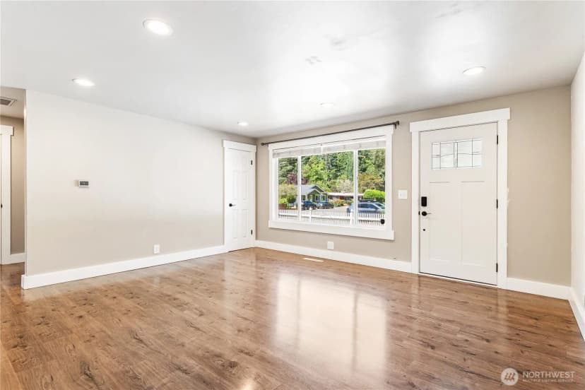 Property photo for 11510 Military Road Sw, Lakewood photo 6
