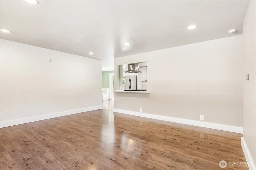 Property photo for 11510 Military Road Sw, Lakewood photo 5