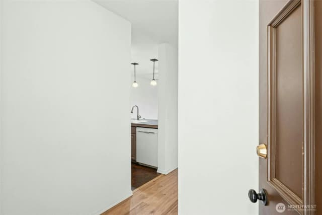 Property photo for 5844 Ne 75th Street #a302, Seattle photo 3