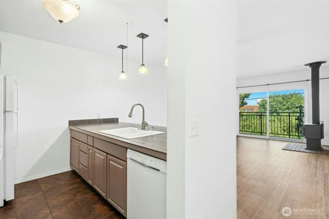 Property photo for 5844 Ne 75th Street #a302, Seattle photo 4