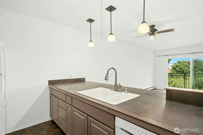 Property photo for 5844 Ne 75th Street #a302, Seattle photo 12