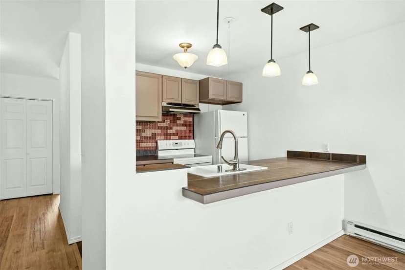 Property photo for 5844 Ne 75th Street #a302, Seattle photo 10