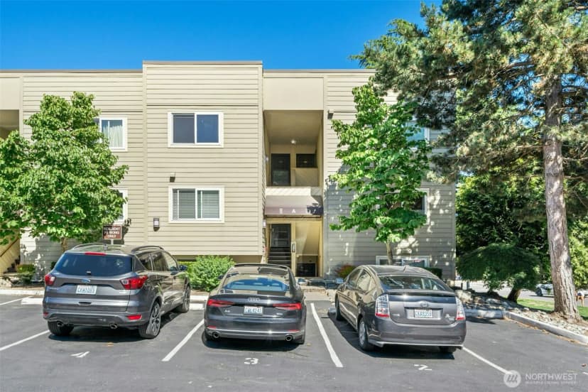 Property photo for 5844 Ne 75th Street #a302, Seattle photo 21