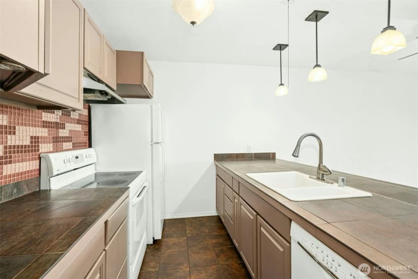Property photo for 5844 Ne 75th Street #a302, Seattle photo 11