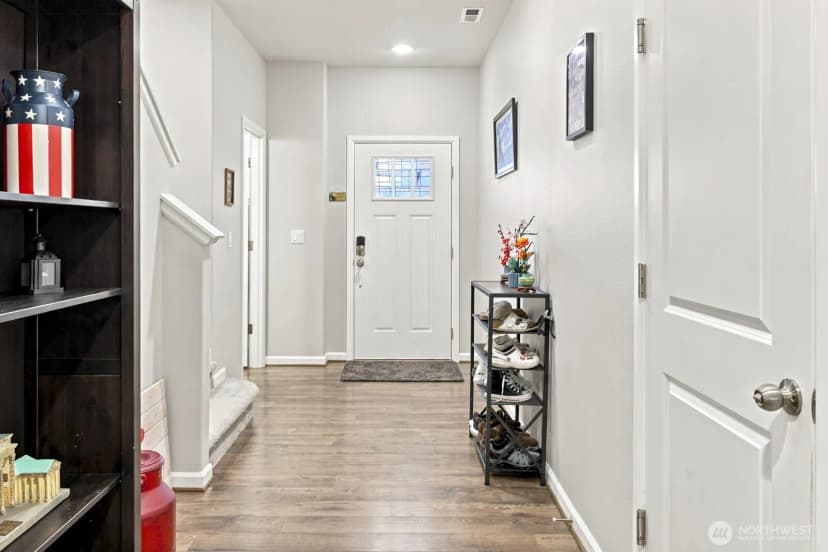 Property photo for 8825 Corona Ct Court Ne, Lacey photo 5