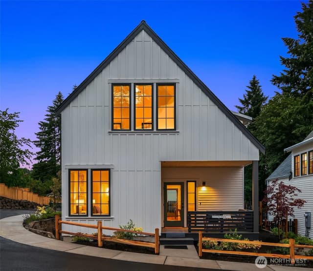 Property photo for 2218 Ne 125th Street, Seattle photo 2