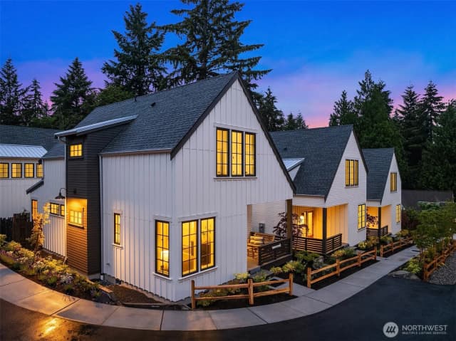 Property photo for 2218 Ne 125th Street, Seattle photo 3