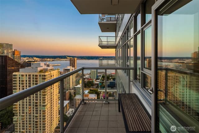 Property photo for 588 Bell Street #3704s, Seattle photo 3
