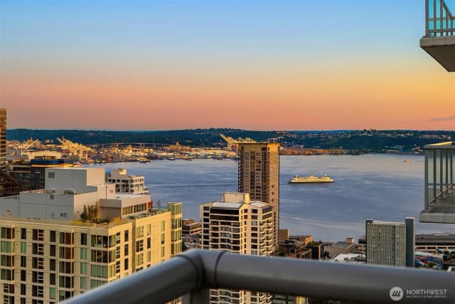 Property photo for 588 Bell Street #3704s, Seattle photo 2