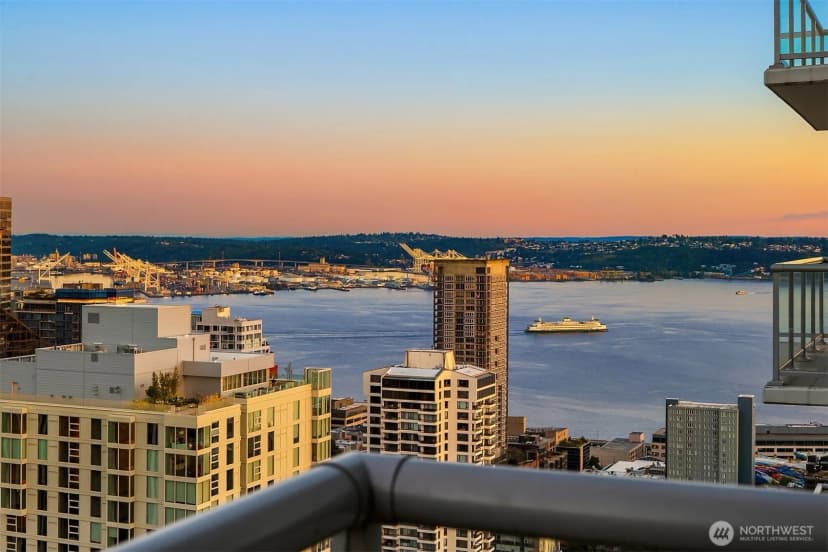 Property photo for 588 Bell Street #3704s, Seattle photo 2