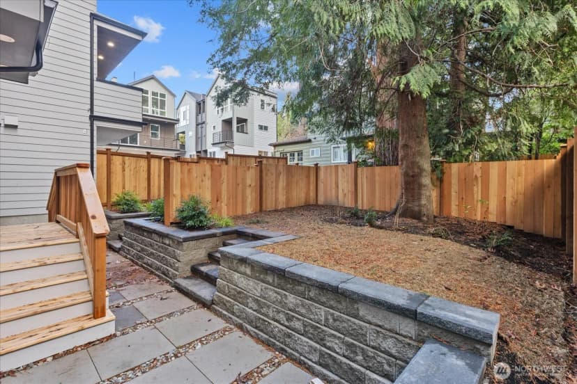Property photo for 10736 Interlake Avenue N, Seattle photo 14