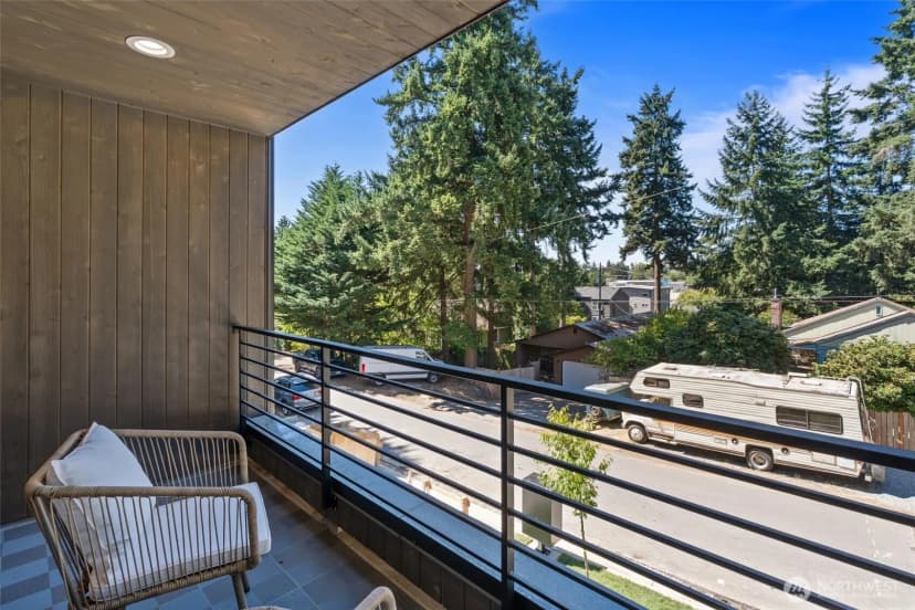 Property photo for 10736 Interlake Avenue N, Seattle photo 11