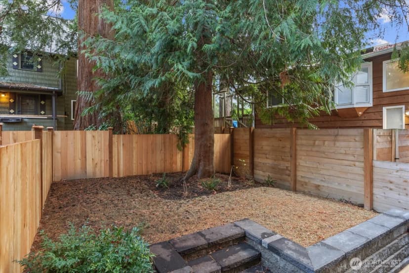 Property photo for 10736 Interlake Avenue N, Seattle photo 15