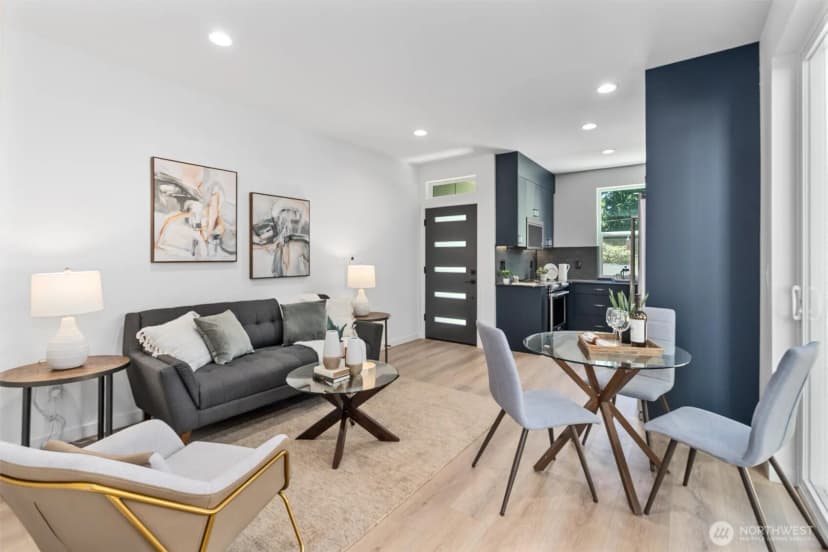 Property photo for 10736 Interlake Avenue N, Seattle photo 3