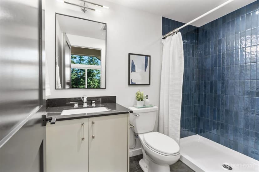 Property photo for 10736 Interlake Avenue N, Seattle photo 10