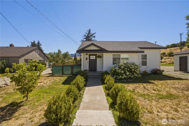 Property photo for 123 Chris Street, Pateros