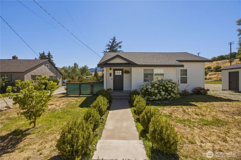 Property photo for 123 Chris Street, Pateros