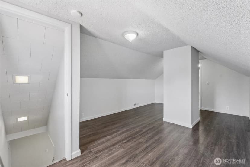 Property photo for 816 4th Street Se, Auburn photo 16