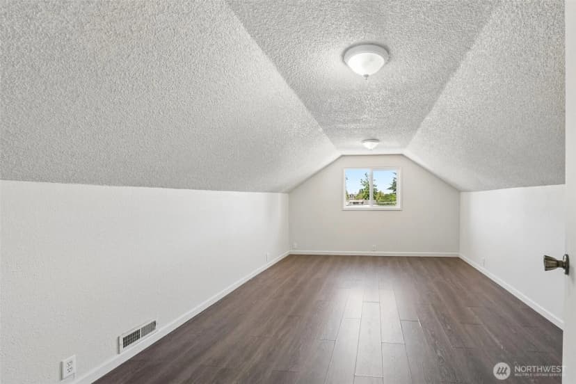 Property photo for 816 4th Street Se, Auburn photo 15