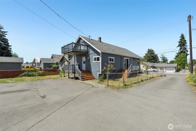Property photo for 816 4th Street Se, Auburn photo 2