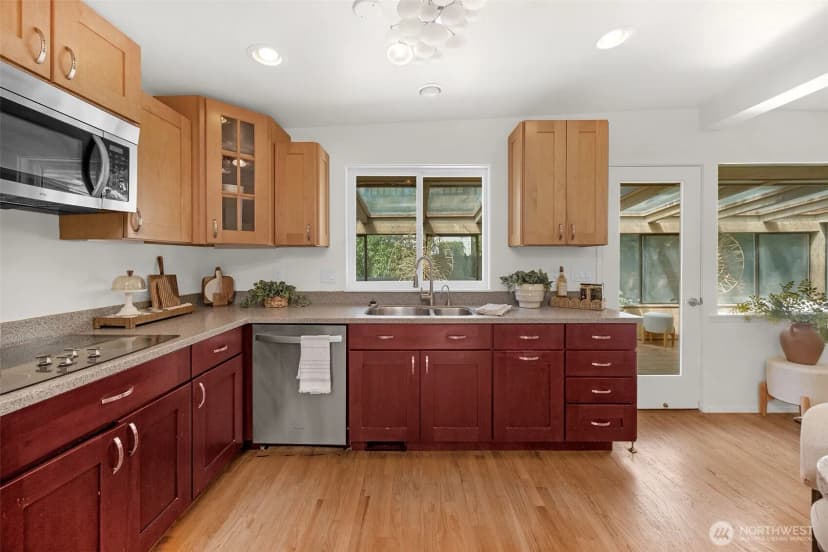 Property photo for 12521 2nd Avenue Ne, Seattle photo 9