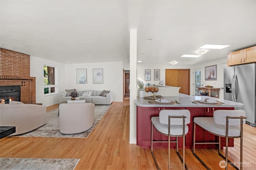 Property photo for 12521 2nd Avenue Ne, Seattle photo 6
