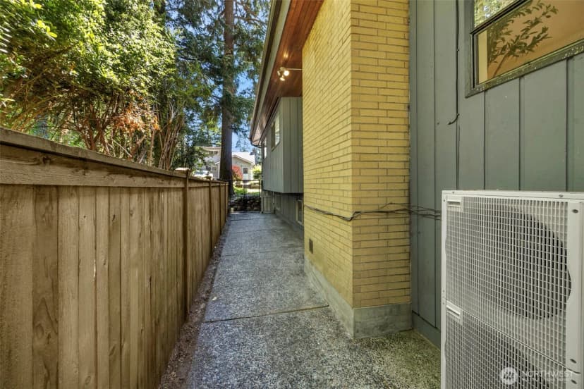 Property photo for 12521 2nd Avenue Ne, Seattle photo 38