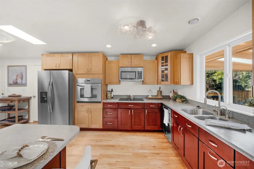 Property photo for 12521 2nd Avenue Ne, Seattle photo 11
